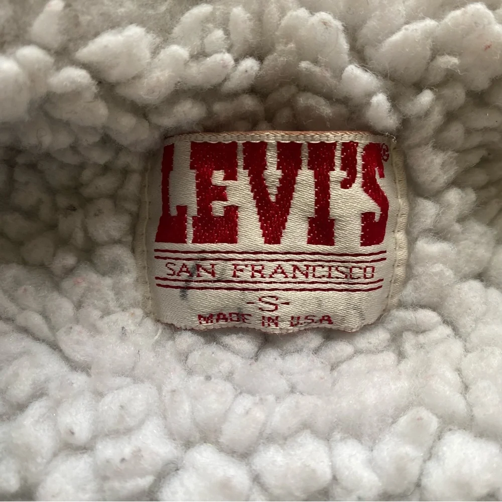 VTG 80’s Levi’s Blue Acid Washed Sherpa lined Denim Jean Jacket. USA. Kids Small